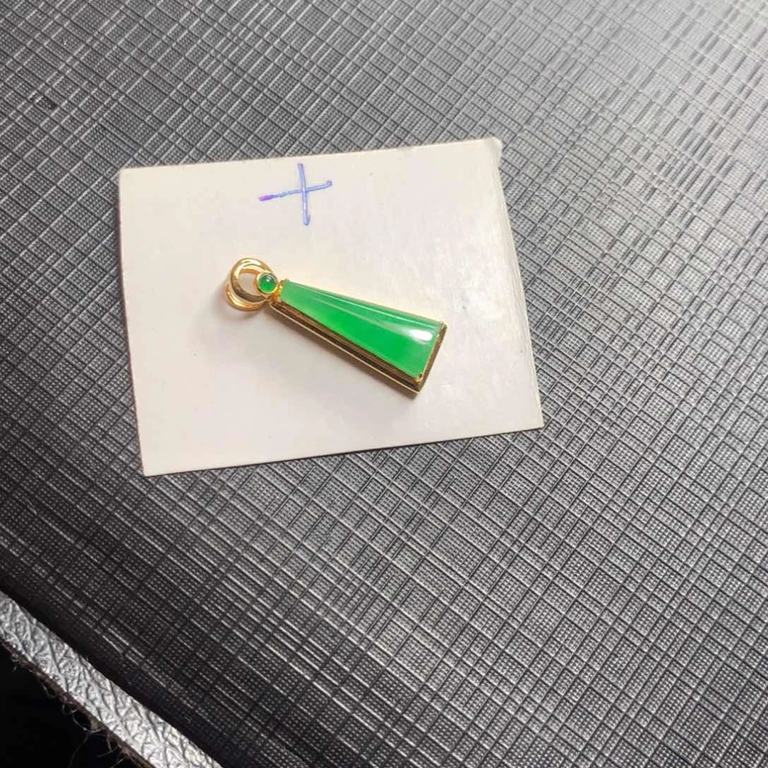 翡翠18K金镶嵌颈饰翡翠