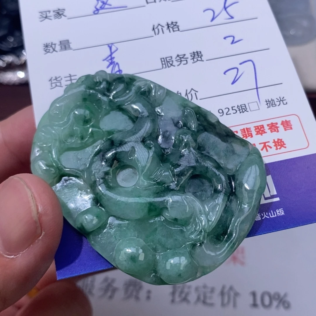 这***多翡翠未镶嵌颈饰翡翠