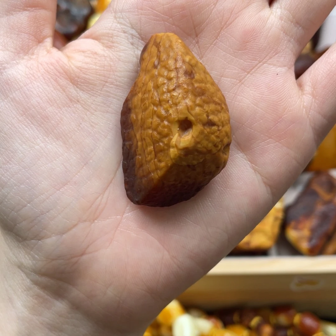 琥珀珠宝奇石未镶嵌