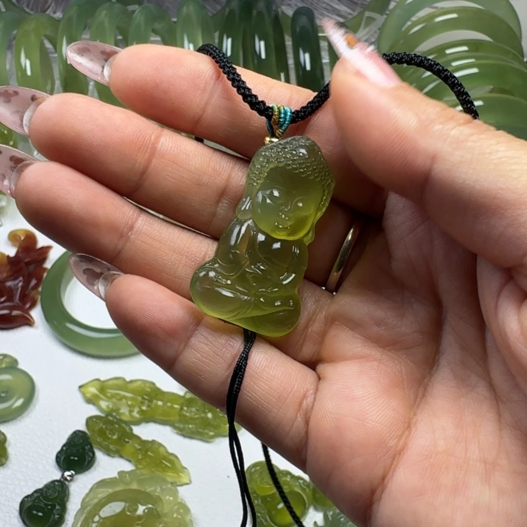 妞***儿蛇纹石玉未镶嵌颈饰