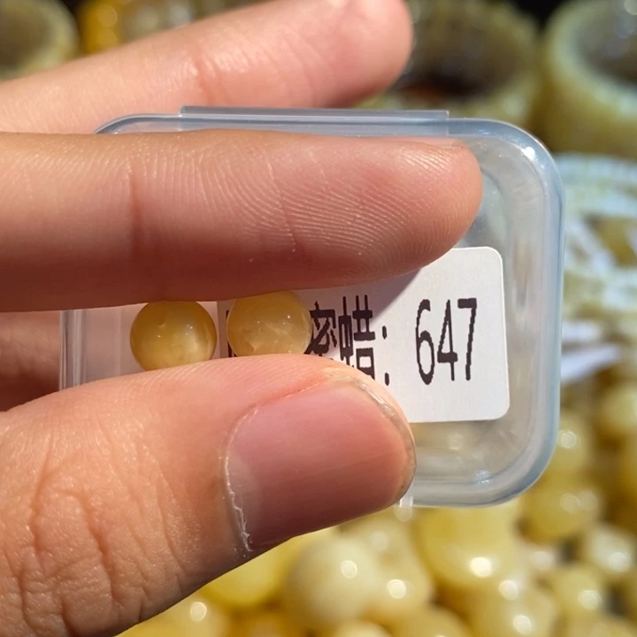 肖***恩琥珀未镶嵌珠宝奇石647