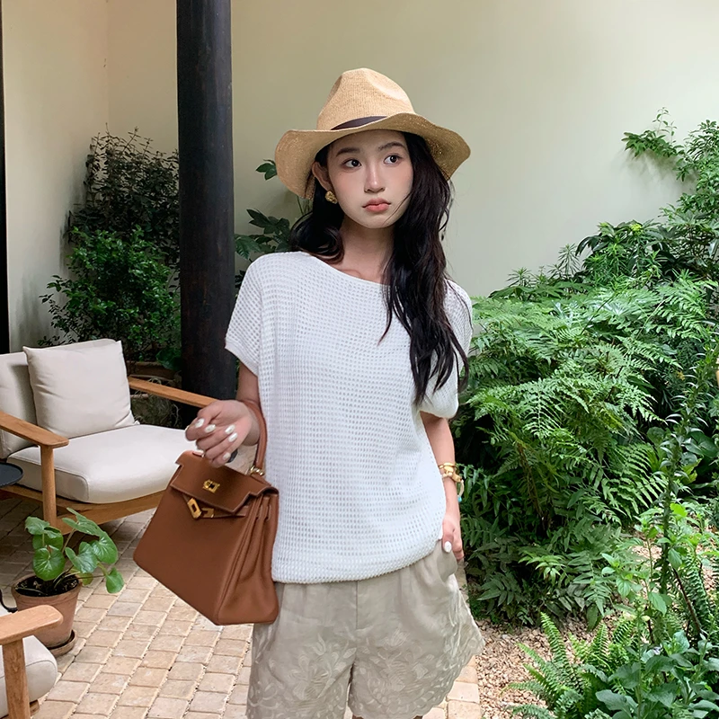 【织语透春】温柔慵懒浅春呼吸感镂空纯色上衣百搭女