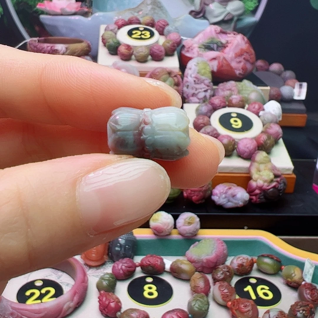 石英质玉盐源吊坠未镶嵌