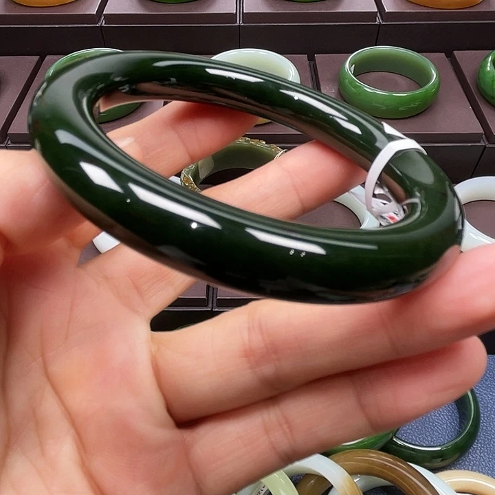 和田玉未镶嵌手镯