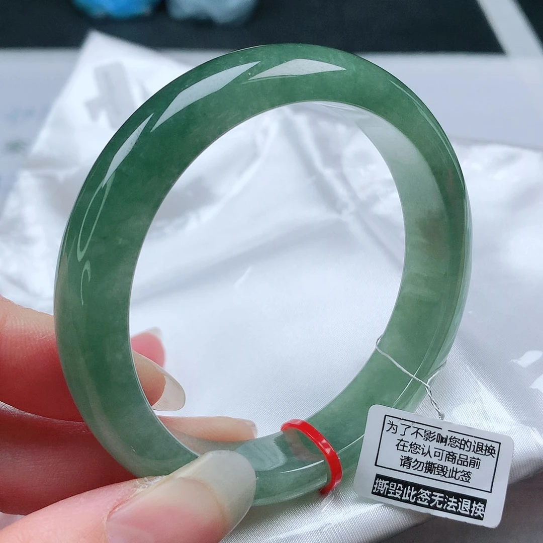 翡翠手镯未镶嵌56圈