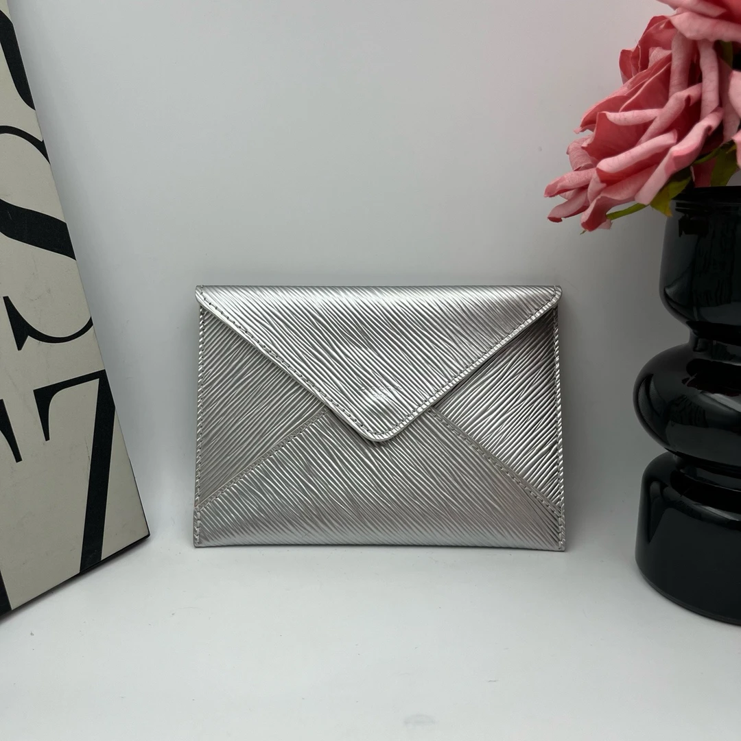 95新 LouisVuitton/路易威登 xy 9398 银水波纹手拿信封包 18*13