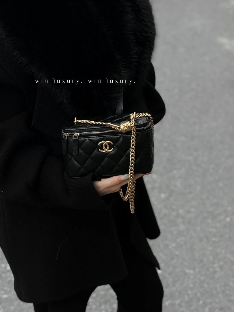 95新 Chanel/香奈儿 香奈儿黑金金柱化妆长盒子斜挎包 芯片款