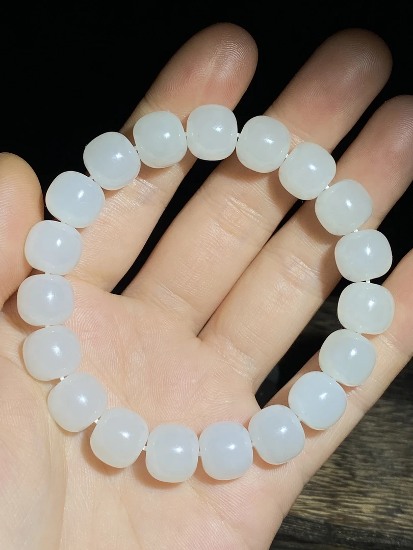福利！天然新疆和田玉黑山白玉手串10*11老型，爆油