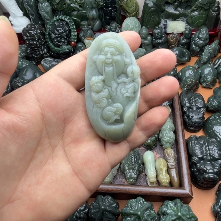 和田玉未镶嵌把件