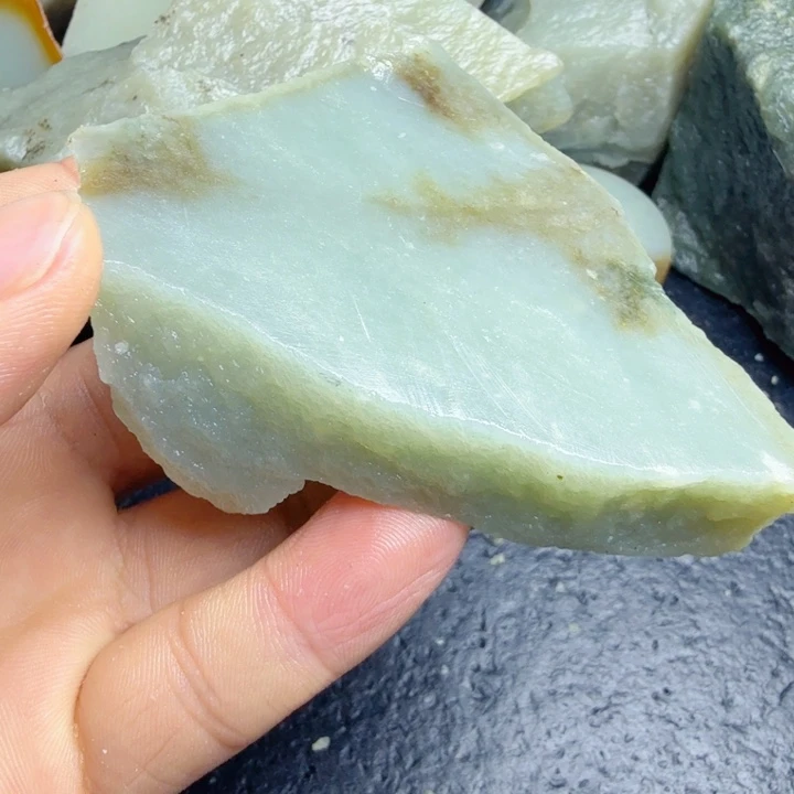 和田玉（糖玉）未镶嵌珠宝奇石