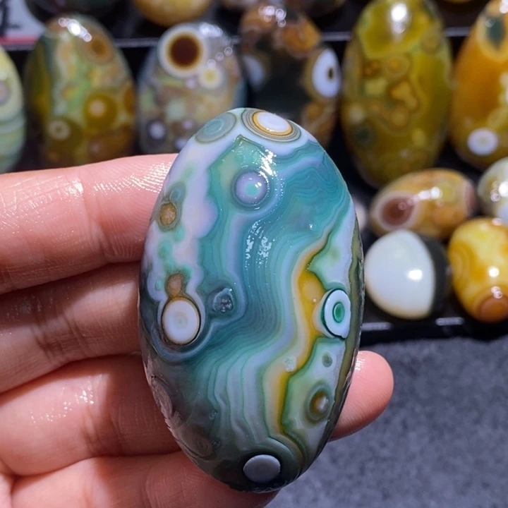 玛瑙/玉髓未镶嵌珠宝奇石75