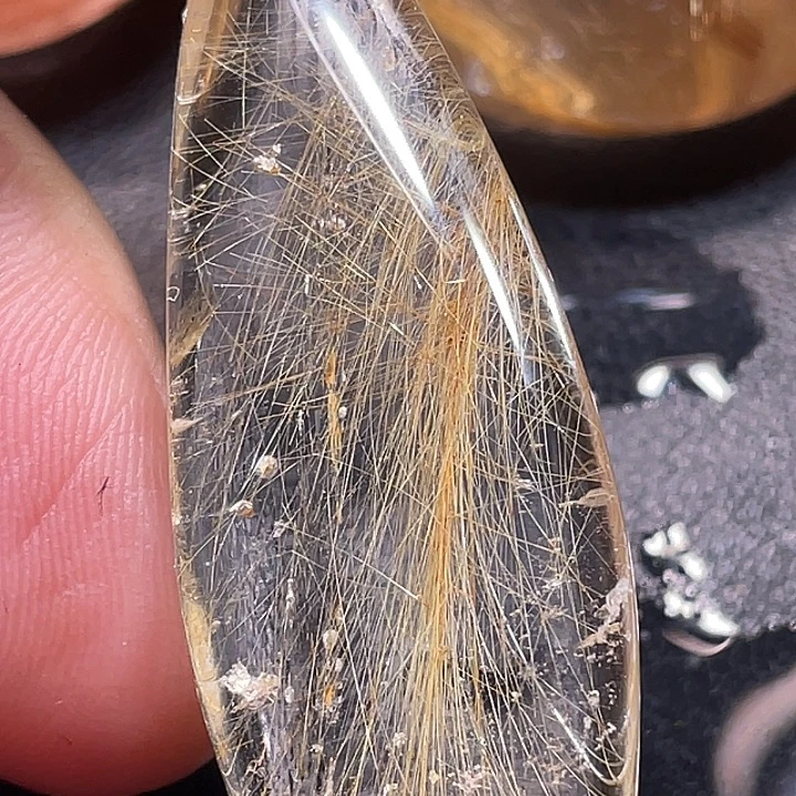 惹***气发晶未镶嵌颈饰钛