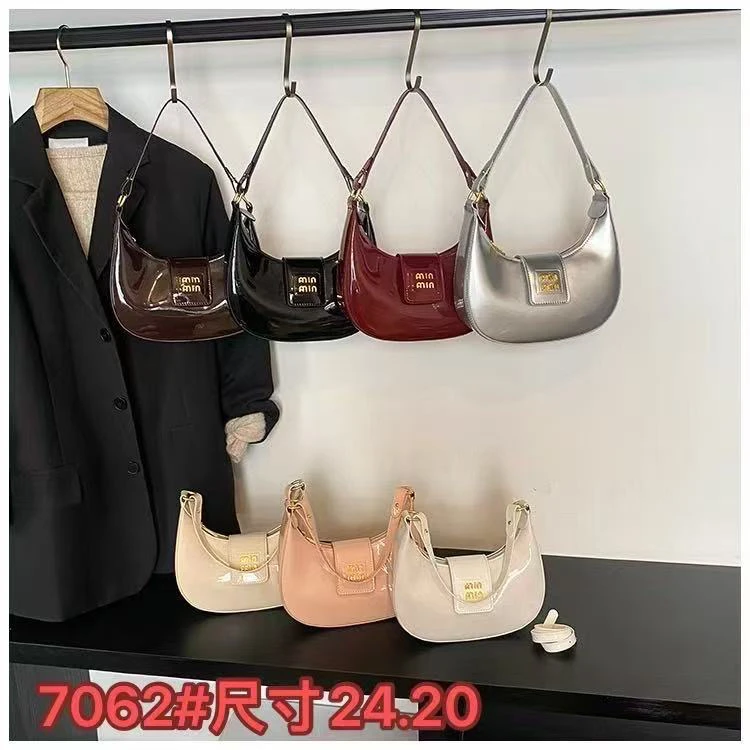 手提包亮面马鞍包拉链马鞍女士饺子包单肩百搭