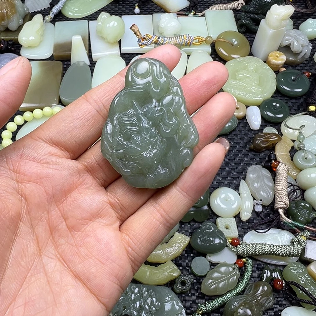 和田玉未镶嵌颈饰微瑕（买断价，不退不换）