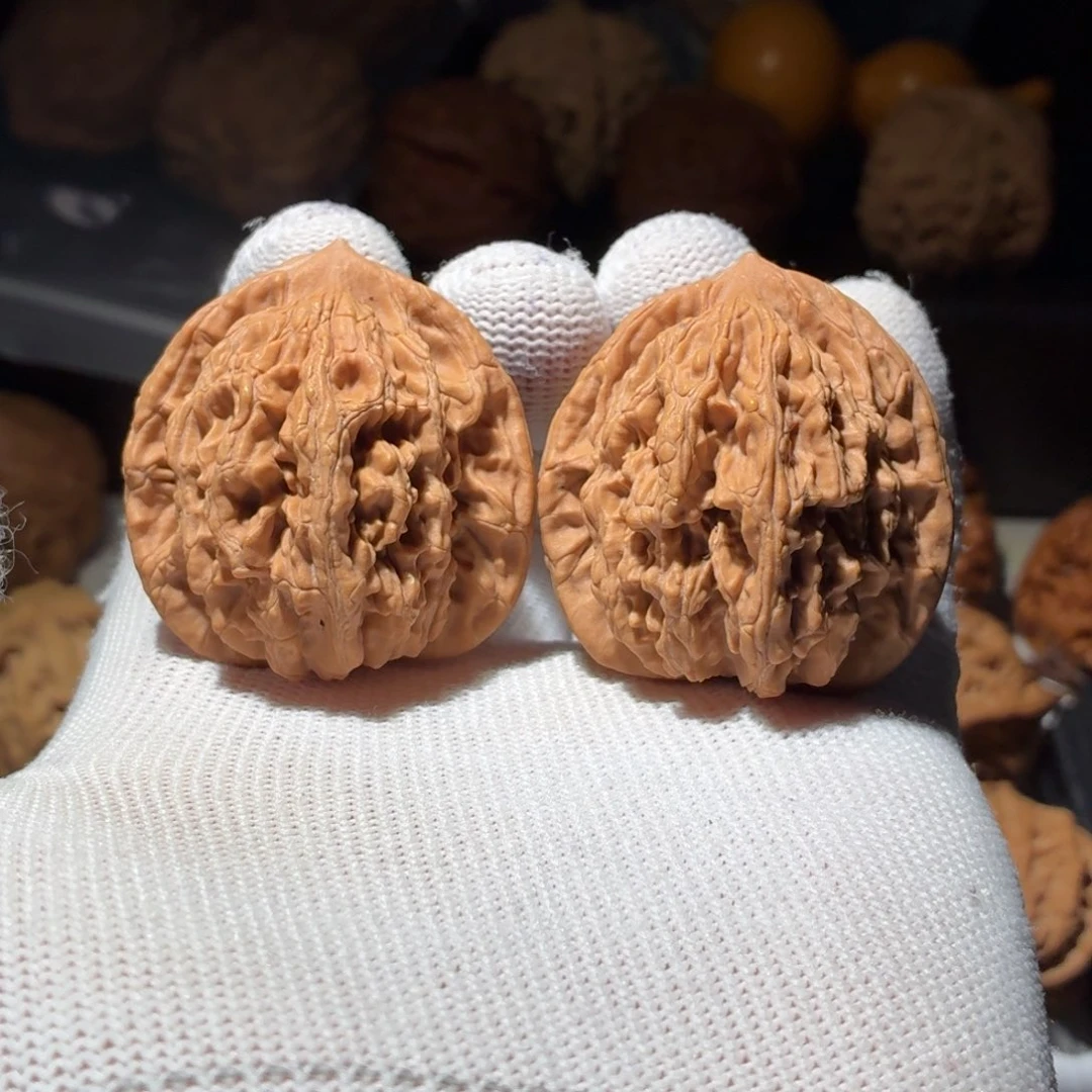 文玩核桃吊坠虎头40