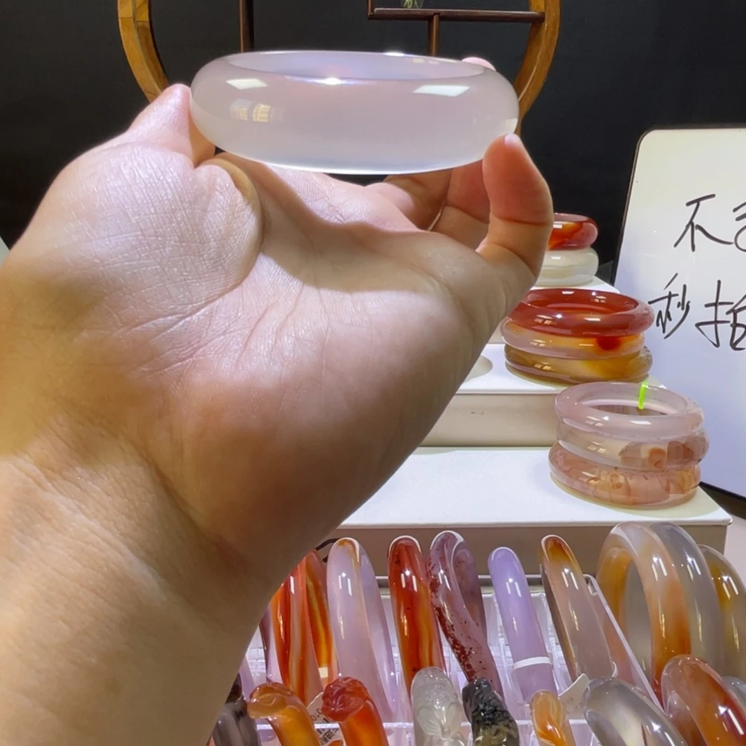 默***首玛瑙/玉髓手镯未镶嵌