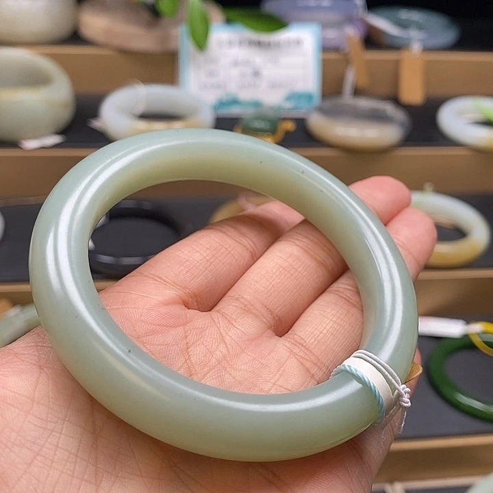 未镶嵌手镯和田玉60