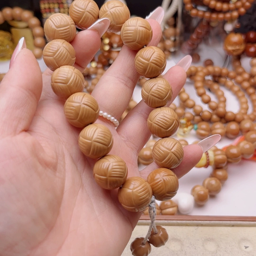 猴头核桃手串毛线球