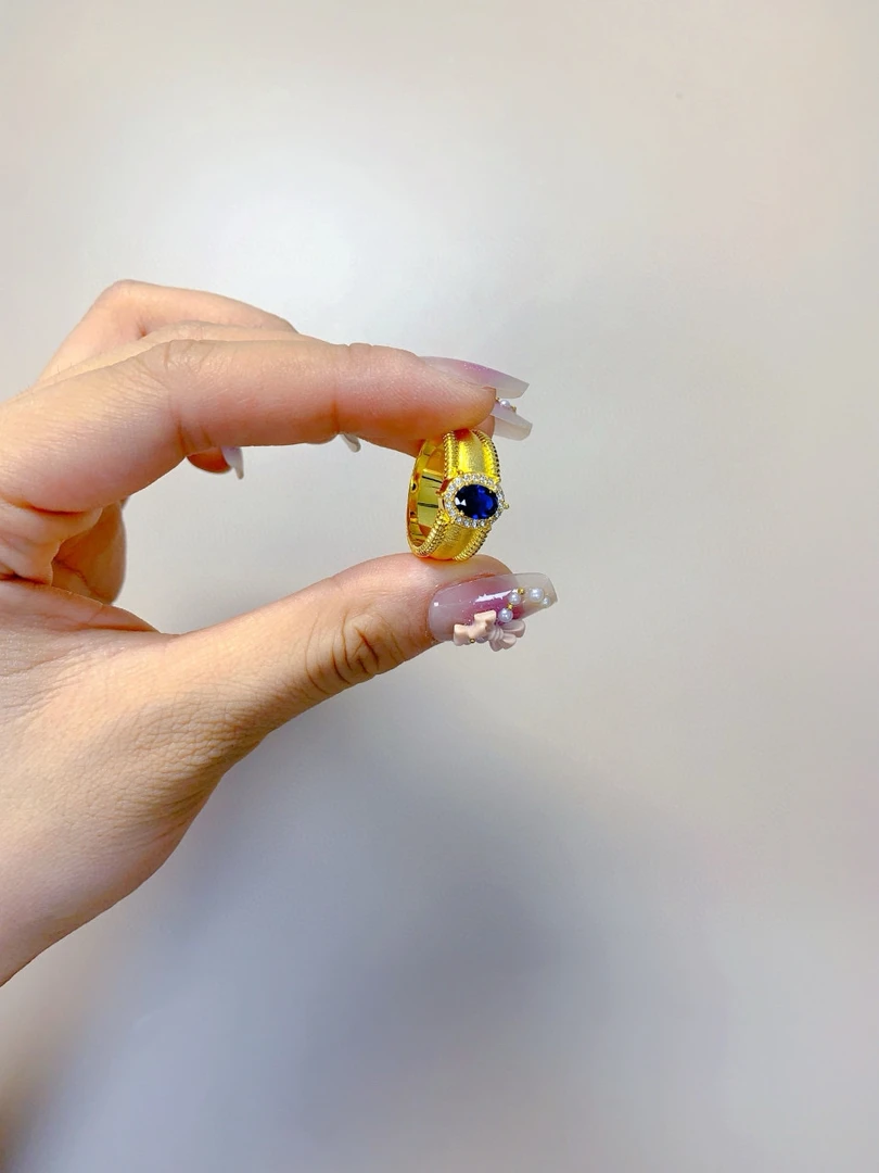 324【小别克珠宝-深蓝色鸽子蛋戒指】