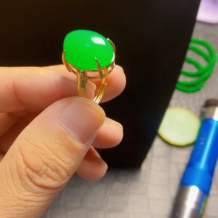 颈饰14K金镶嵌翡翠戒指