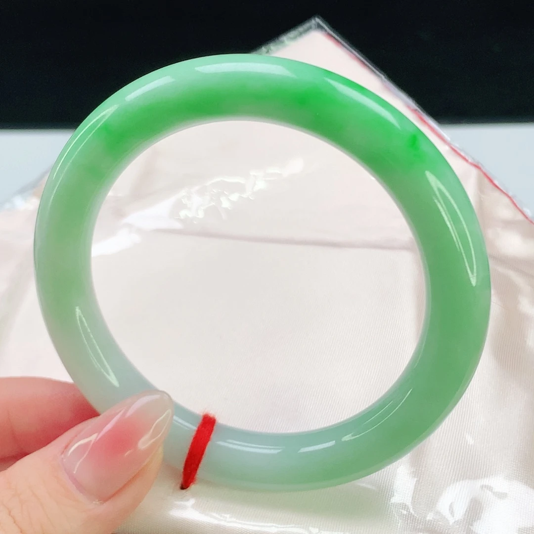 招****翡翠未镶嵌手镯663