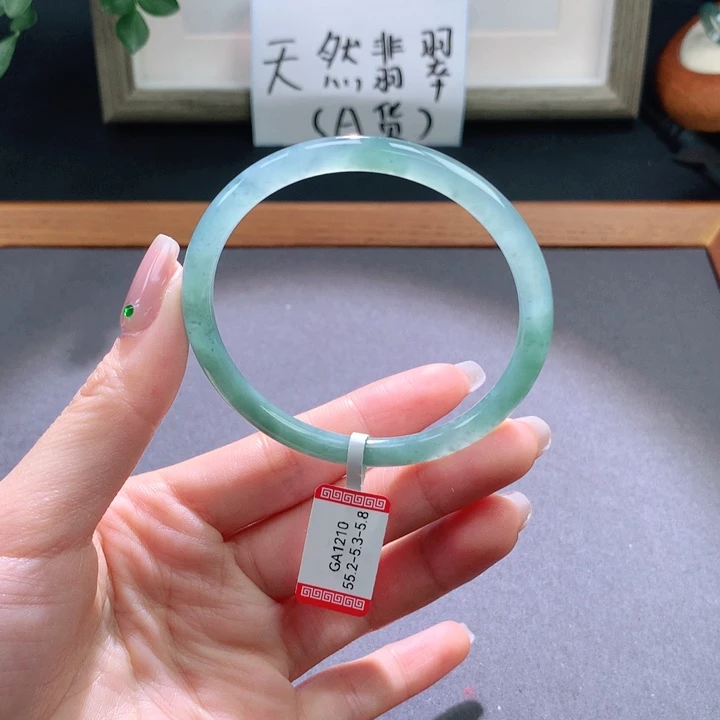 翡翠手镯未镶嵌天然翡翠手镯