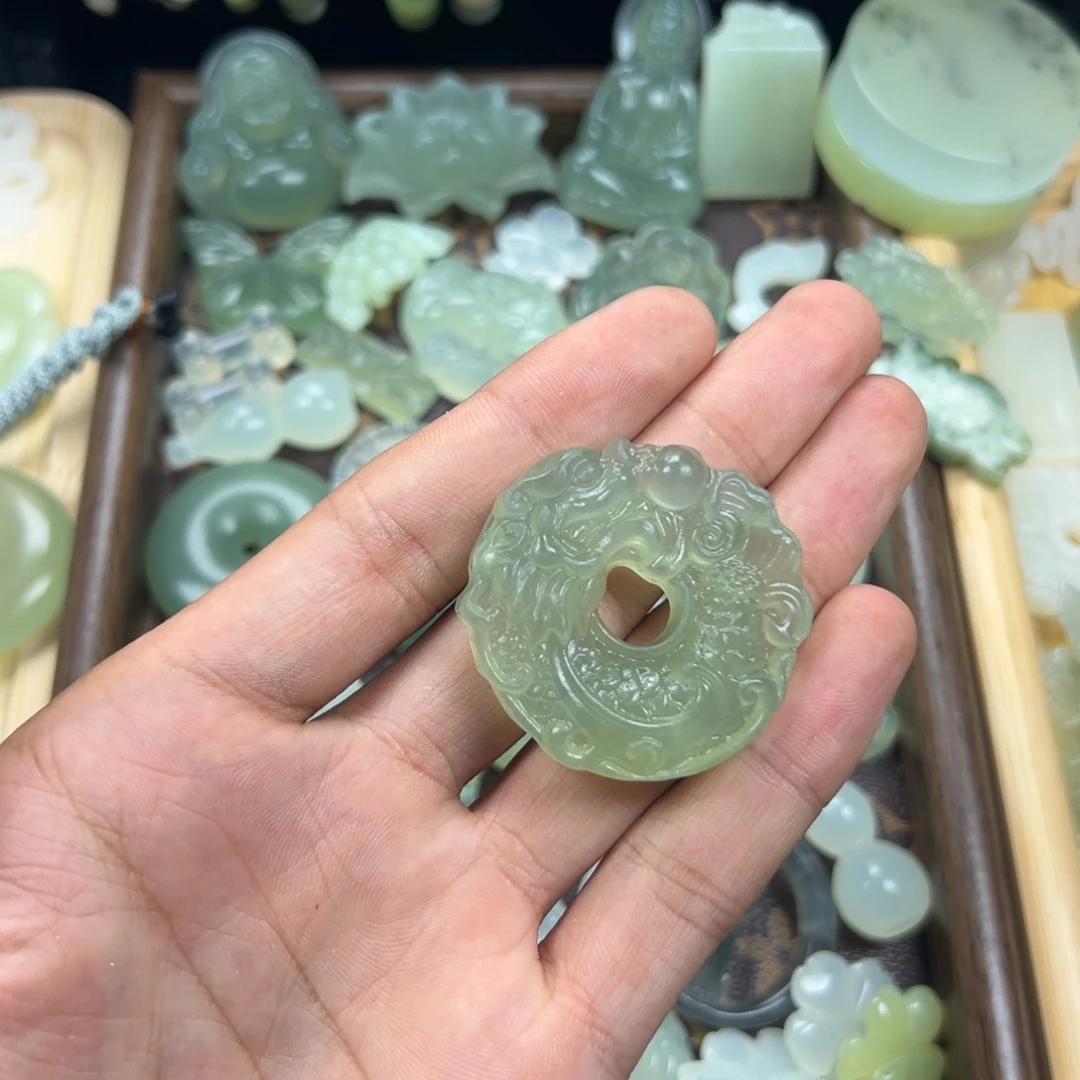 卿***)未镶嵌蛇纹石玉颈饰单龙扣二号