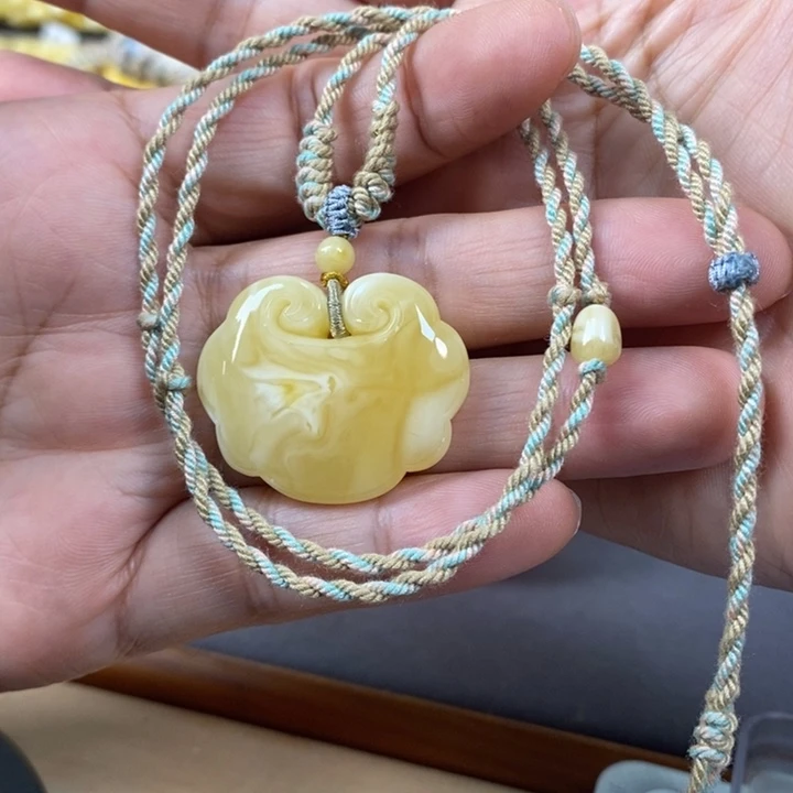 琥珀颈饰未镶嵌吊坠