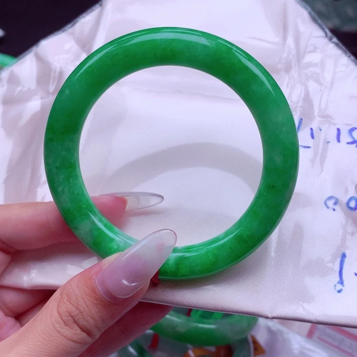 舜***羽翡翠未镶嵌手镯翡翠定金