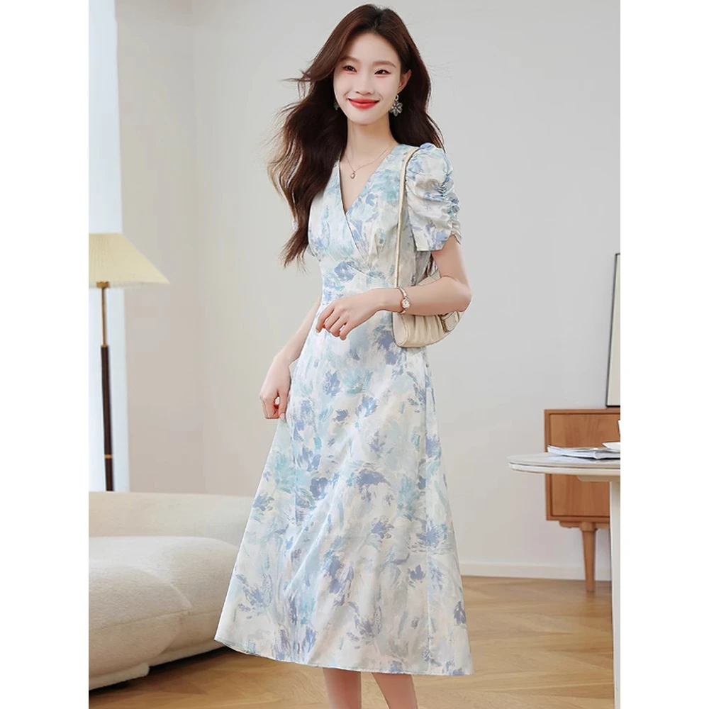 2025夏季新款V领时尚显瘦短袖连衣裙女气质设计感通勤茶歇裙子潮