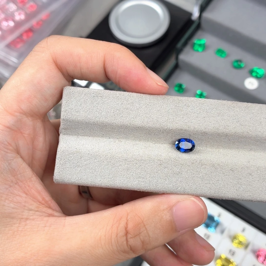 桃***牛裸石合成（培育）蓝宝石1.17ct