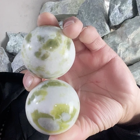 蛇纹石玉未镶嵌珠宝奇石