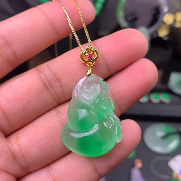 翡翠未镶嵌吊坠(赠链)
