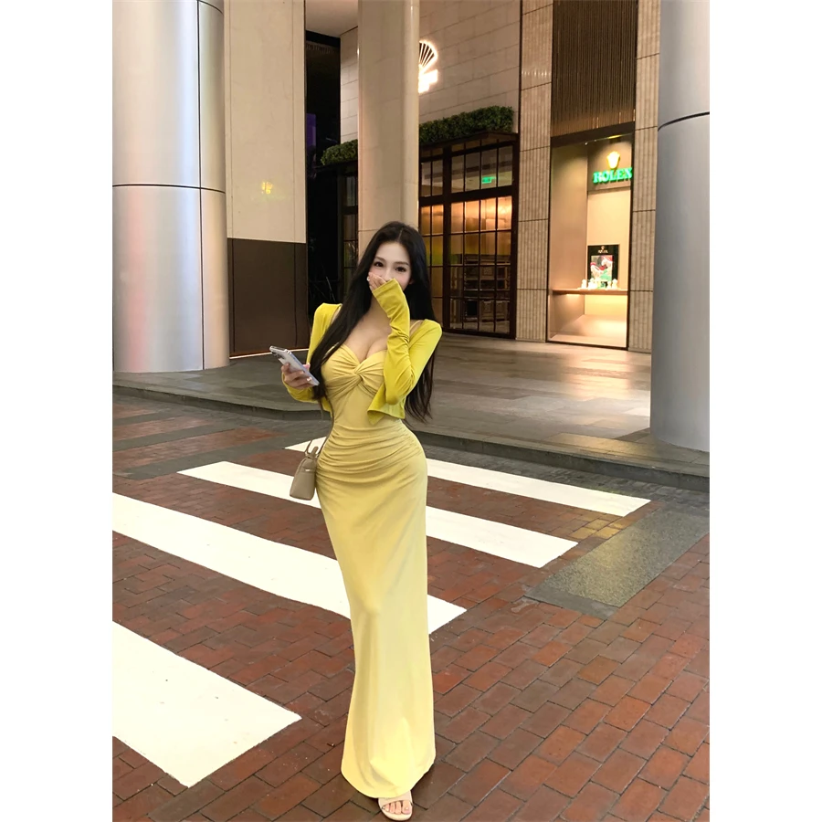 纯欲风扭结吊带连衣裙女秋季辣妹修身鱼尾裙子显身材收腰包臀长裙
