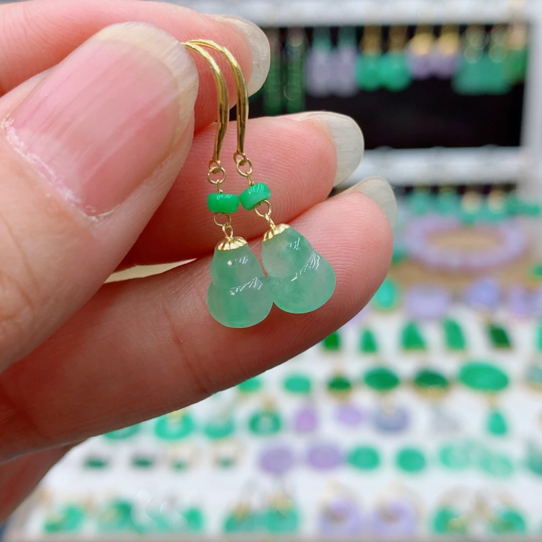 翡翠18K金镶嵌耳饰的