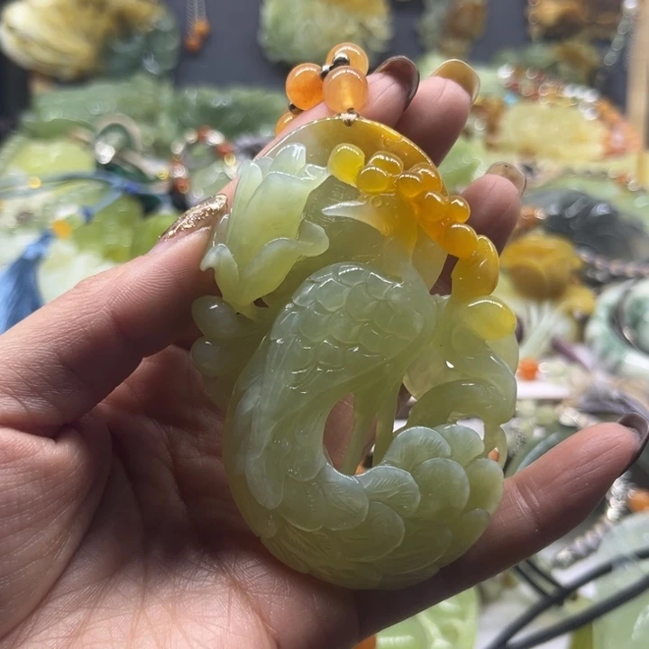 蛇纹石玉未镶嵌颈饰