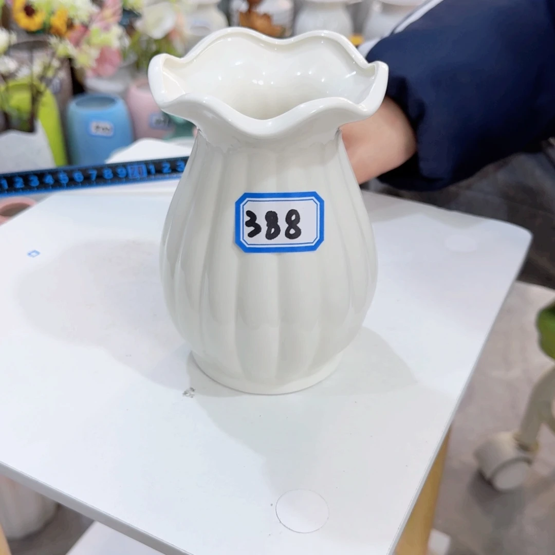 桉***静388号小荷叶陶瓷高14.5厘米微瑕一个