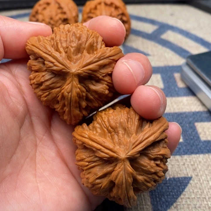 吊坠文玩核桃?三棱