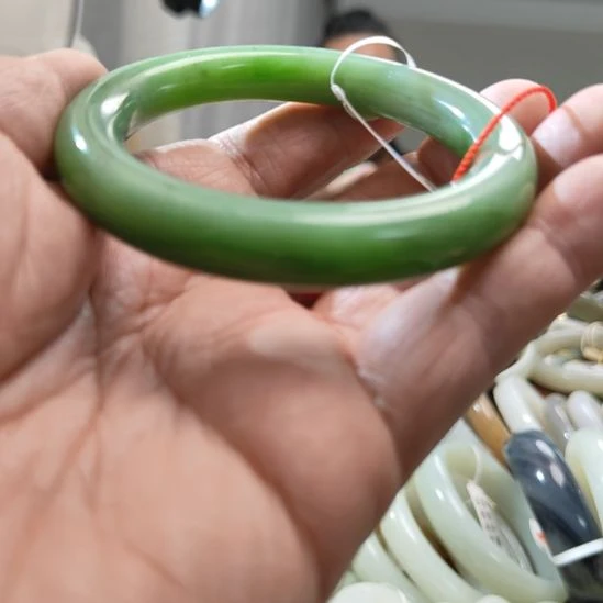 ****谷和田玉（碧玉）未镶嵌手镯