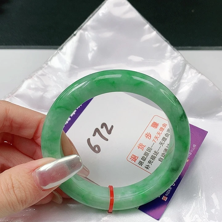 翡翠手镯未镶嵌翡翠手镯