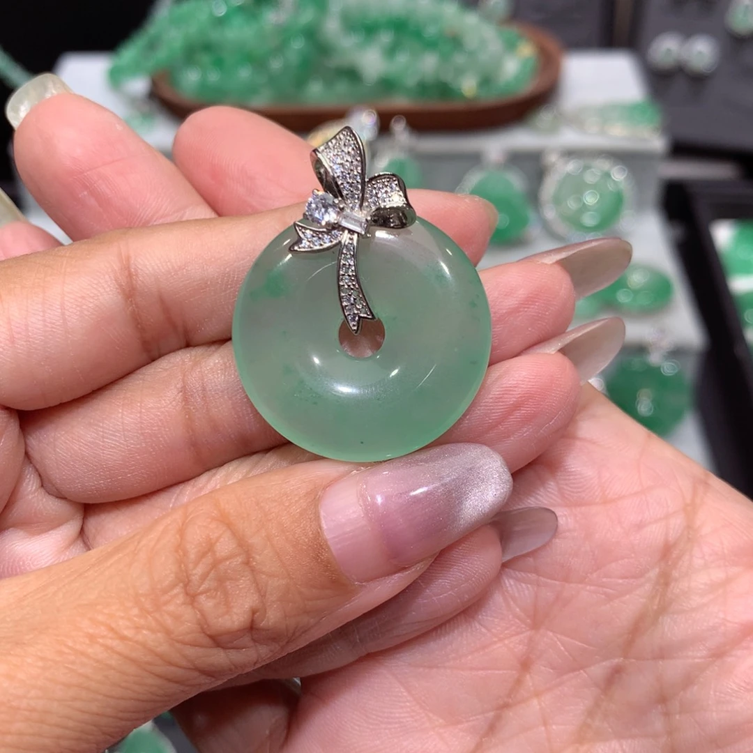 颈饰银S925镶嵌石英质玉（非洲翠）