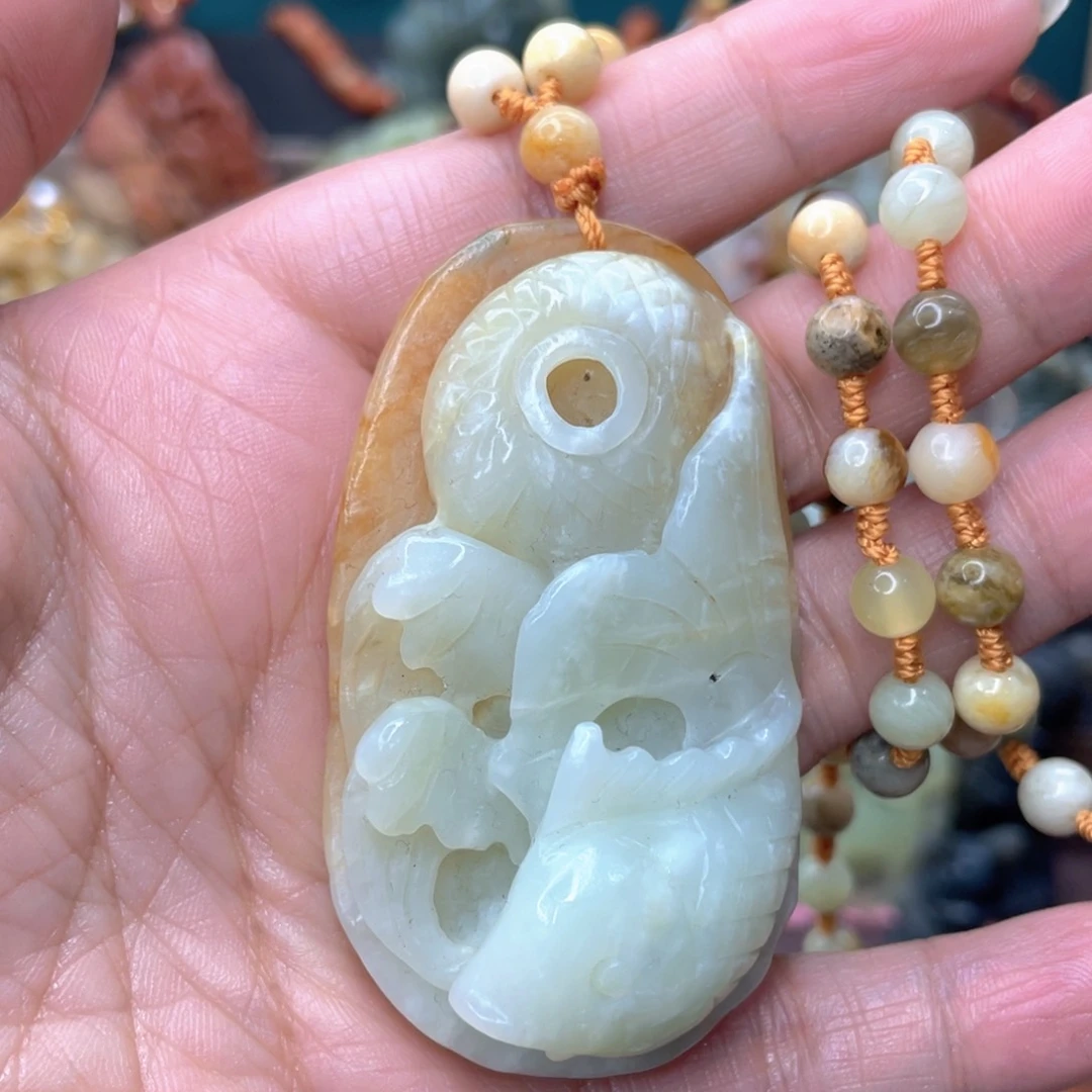 蛇纹石玉颈饰未镶嵌