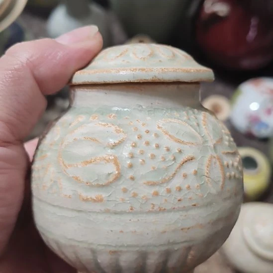 动***头摆件一件精美刻花小罐全品