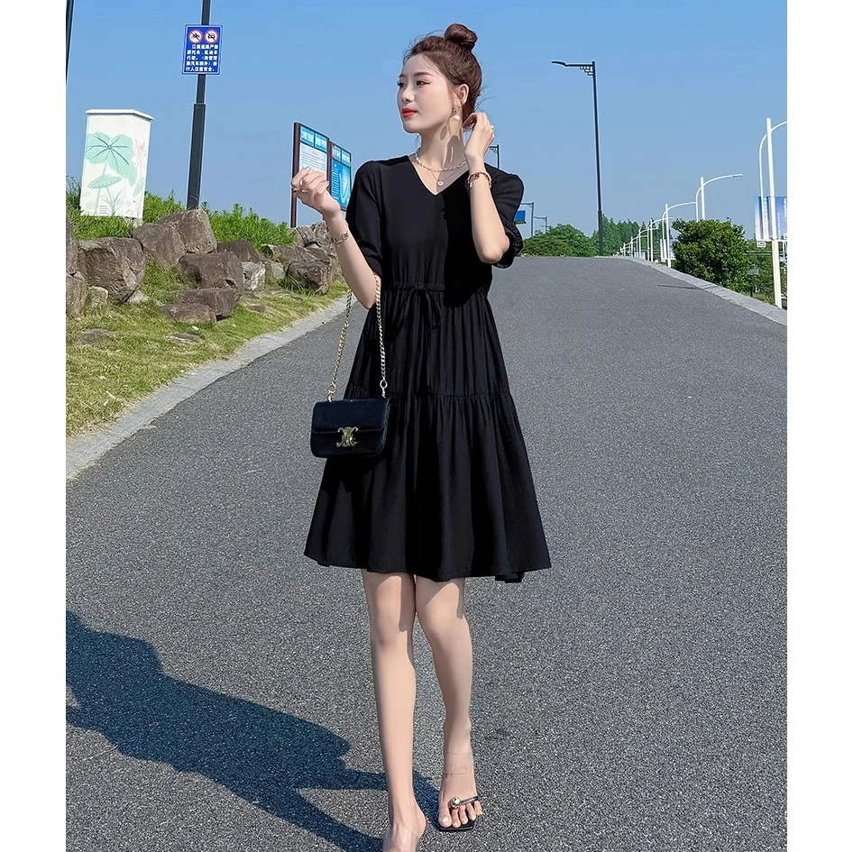 小个子黑色连衣裙女夏季2025新款v领小黑裙女法式收腰显瘦A字裙子