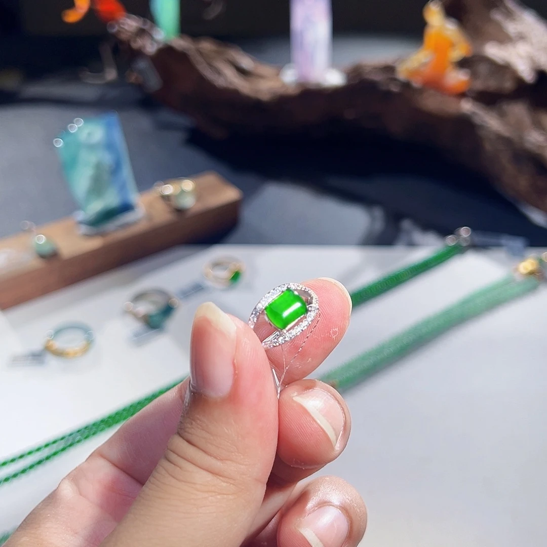 翡翠合金颈饰戒子