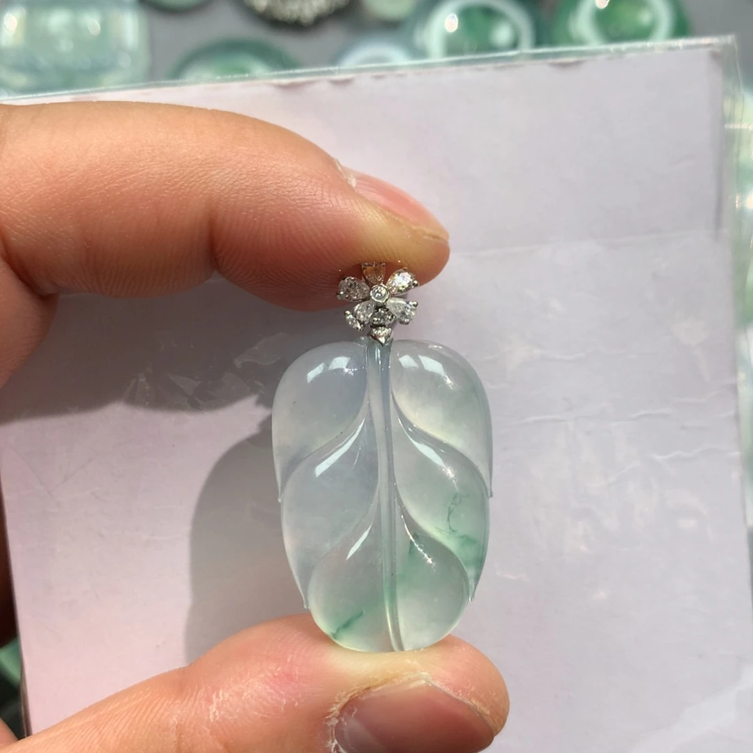 翡翠颈饰未镶嵌叶子吊坠