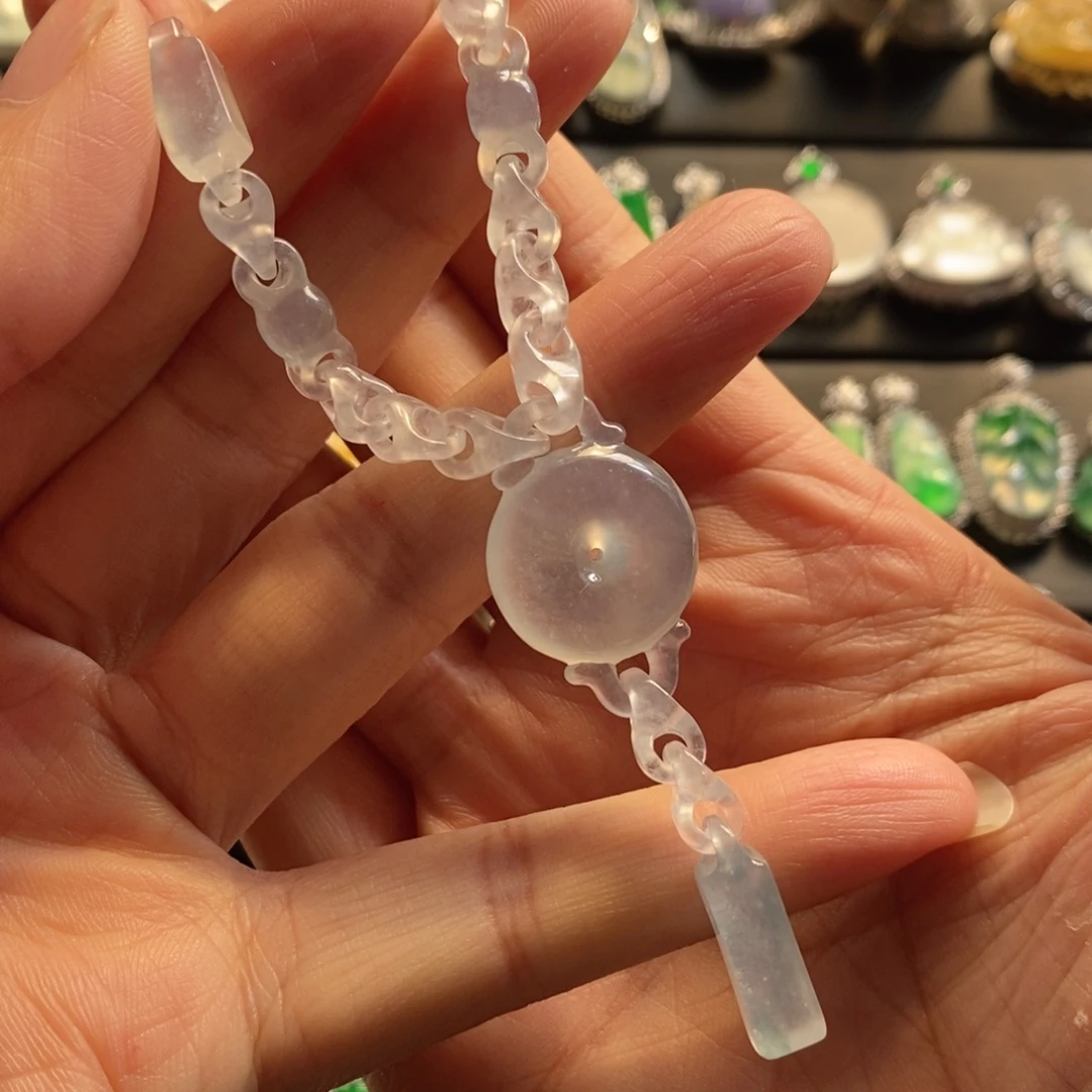 翡翠未镶嵌颈饰缅甸