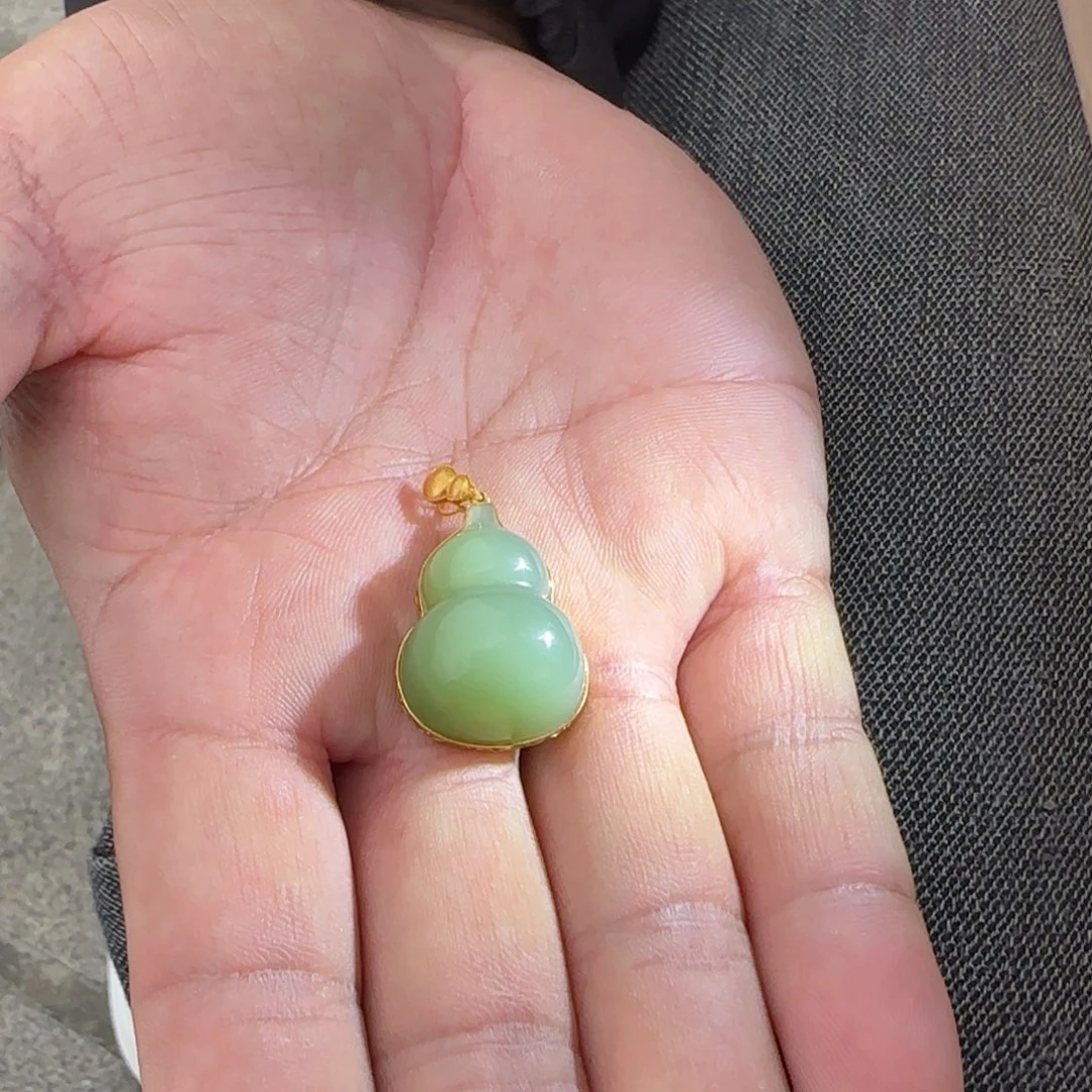 顺***儒颈饰18K金镶嵌和田玉