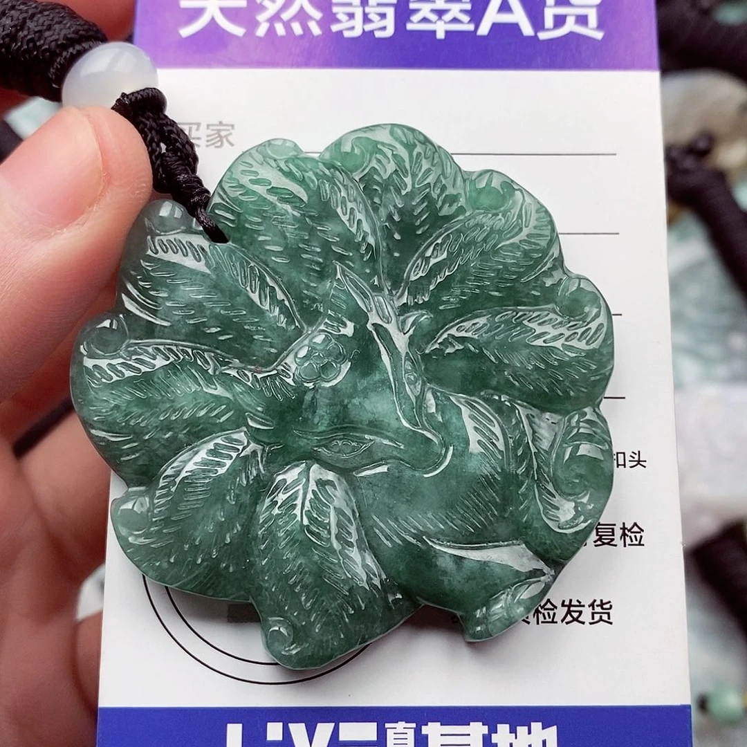 翡翠挂件未镶嵌翡翠