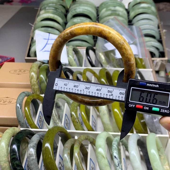 未镶嵌蛇纹石玉手镯76